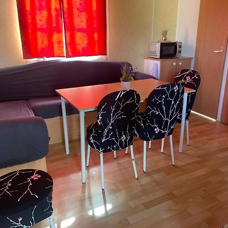 Mobil-Home Au Bord De L'Eau Feins Екстериор снимка